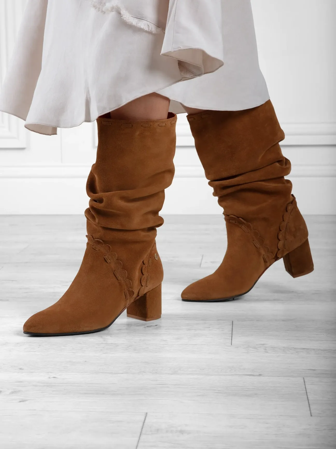 Women’s Bakewell Slouch Boot - Tan Suede